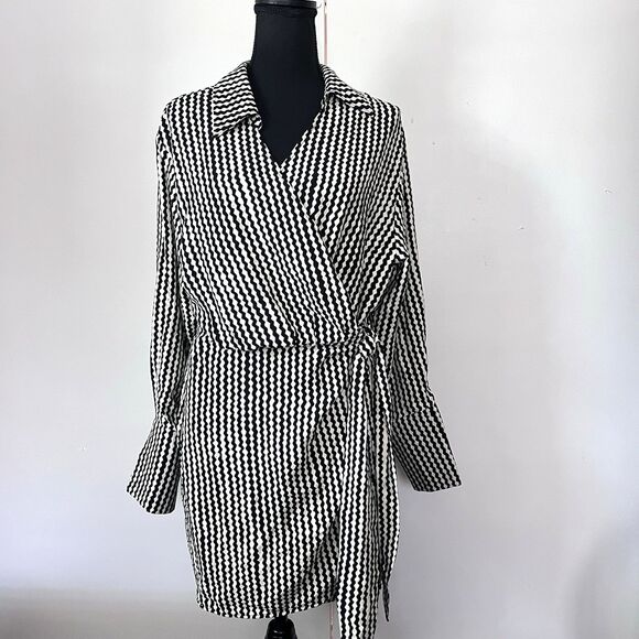H&M Long Sleeve Black & Ivory Swiggly Stripe Collared Wrap Mini Dress Size M - Picture 1 of 11